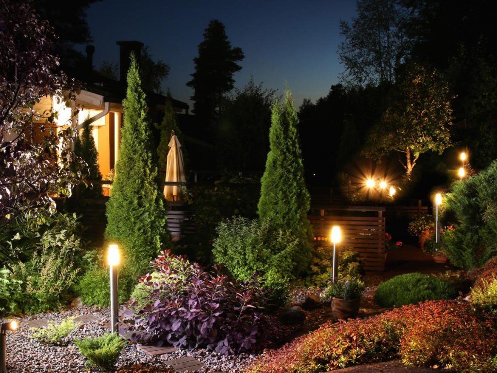 Front yard landscaping in Overland Park, KS with fresh mulch and shrubs